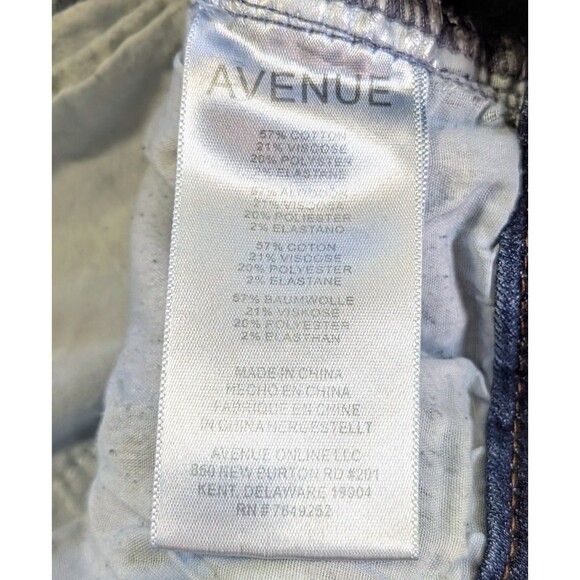 Avenue Women’s Plus Size 28 Boyfriend Capri Jeans Distressed Patch Cropped Denim - Picture 7 of 10